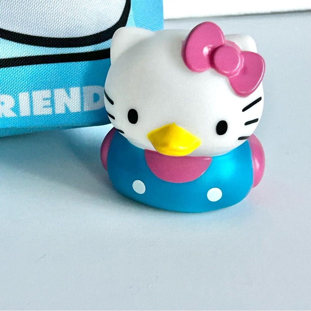 ❤️(HK0002) Hello Kitty Adorable 3-Piece Bundle. Small Backpack, Keychain & Duck - Picture 2 of 9